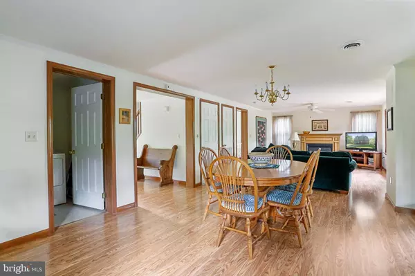 1533 CONSTANT RUN RD, Great Cacapon, WV 25422