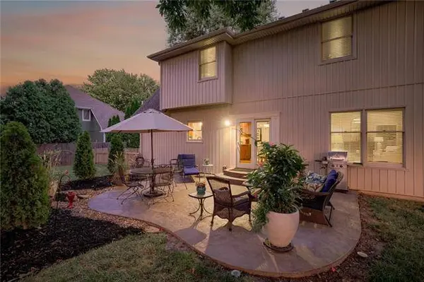 904 NW Winterset ST, Lee's Summit, MO 64081