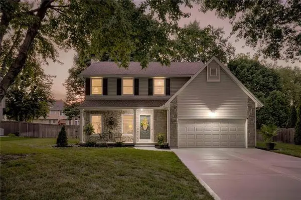 904 NW Winterset ST, Lee's Summit, MO 64081