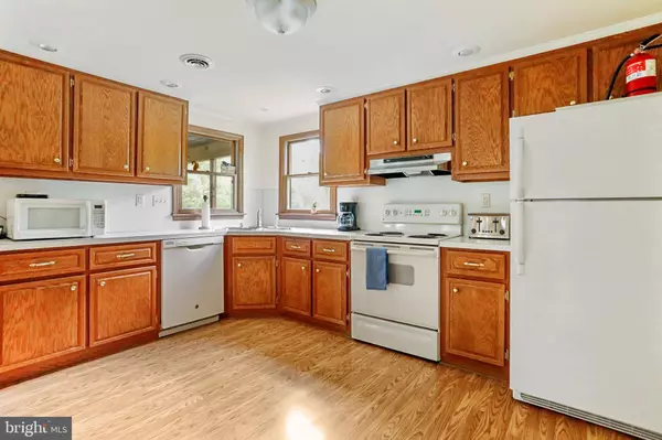 1533 CONSTANT RUN RD, Great Cacapon, WV 25422