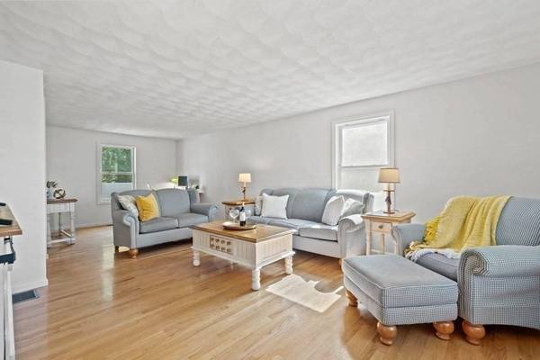 740 Jubilee Dr, Peabody, MA 01960