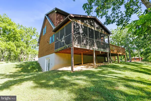 1533 CONSTANT RUN RD, Great Cacapon, WV 25422