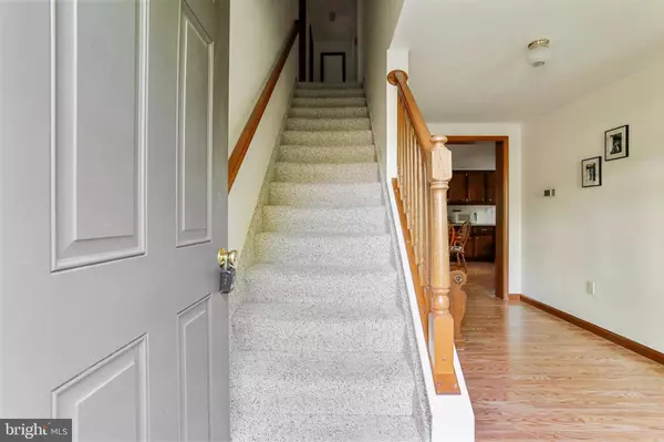 1533 CONSTANT RUN RD, Great Cacapon, WV 25422