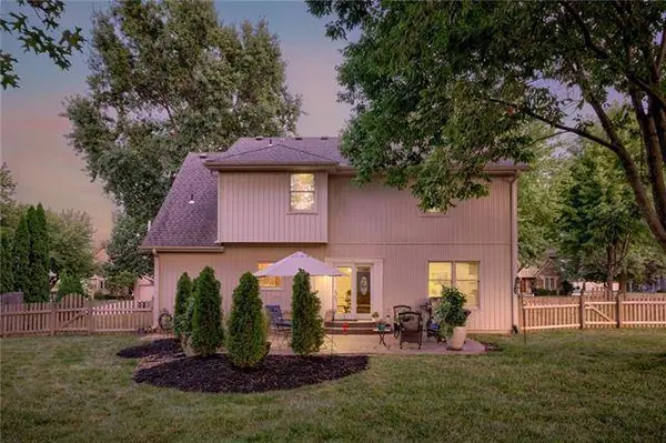 904 NW Winterset ST, Lee's Summit, MO 64081