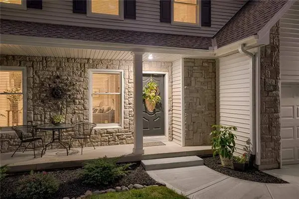 904 NW Winterset ST, Lee's Summit, MO 64081