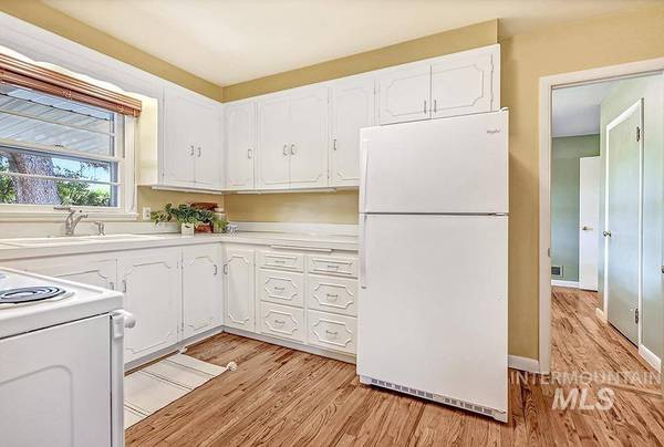 44 S Mesa Vista Dr, Boise, ID 83705