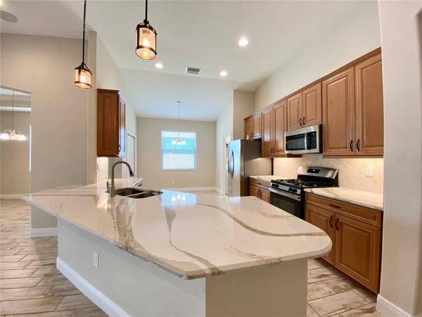 1241 FLORABLU DR, Seffner, FL 33584