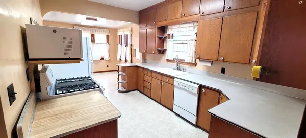 124 S Cedar ST, Belle Plaine, MN 56011