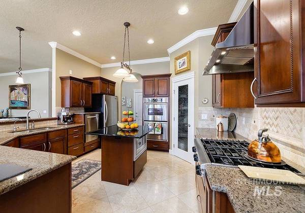 1374 E Rivers End Dr, Eagle, ID 83616