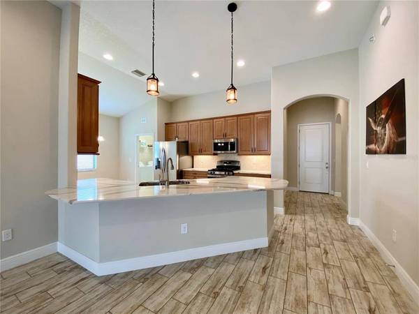 1241 FLORABLU DR, Seffner, FL 33584