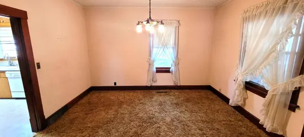 124 S Cedar ST, Belle Plaine, MN 56011