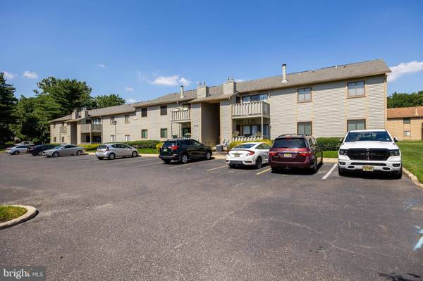 2007 RAVENS ROW, Marlton, NJ 08053