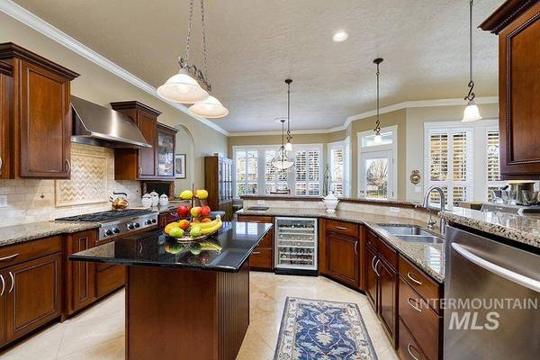 1374 E Rivers End Dr, Eagle, ID 83616