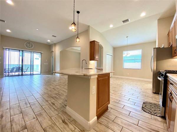 1241 FLORABLU DR, Seffner, FL 33584