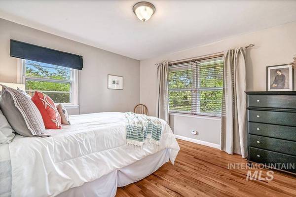 44 S Mesa Vista Dr, Boise, ID 83705