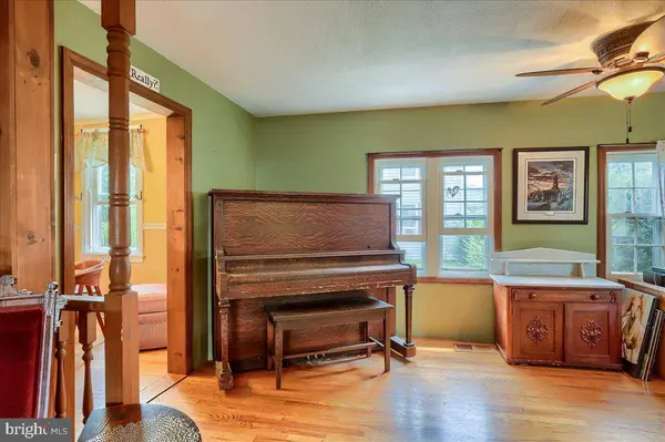 17 HOMEWOOD ST, Dillsburg, PA 17019