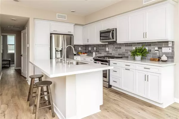 2706 Via Alta PL, San Diego, CA 92108