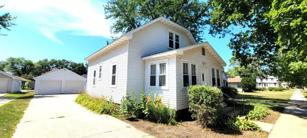 124 S Cedar ST, Belle Plaine, MN 56011