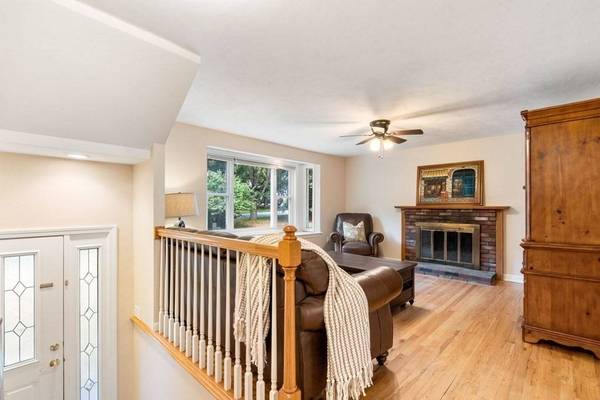 17 General Henry Knox Road, Southborough, MA 01772