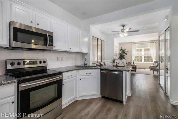 2160 KNOTTY PINE Trail, Howell Twp, MI 48855