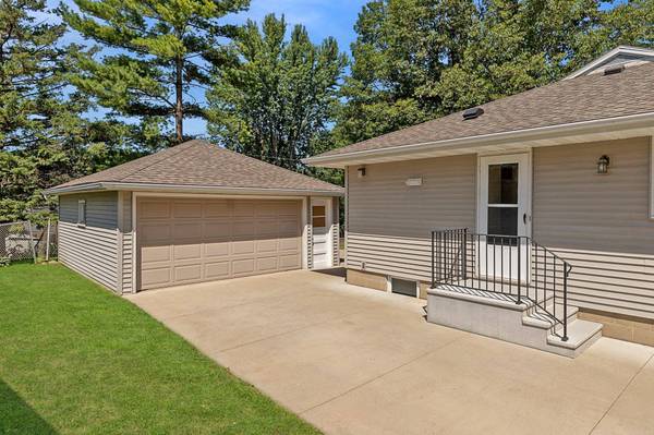 2423 16th AVE NW, Rochester, MN 55901