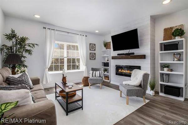 2160 KNOTTY PINE Trail, Howell Twp, MI 48855