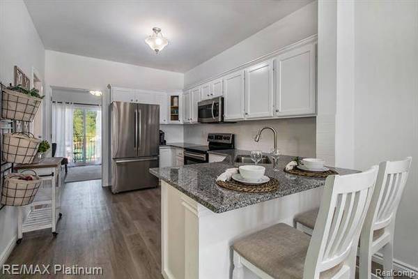 2160 KNOTTY PINE Trail, Howell Twp, MI 48855