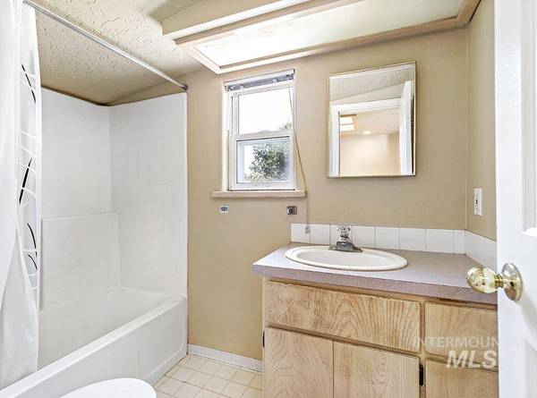 119 Elmore Ave, Nampa, ID 83651