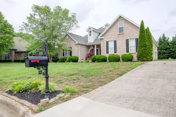 225 Gray Hawk Trl, Clarksville, TN 37043