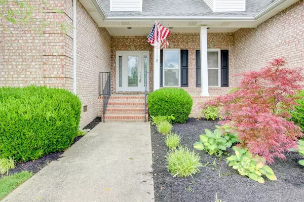 225 Gray Hawk Trl, Clarksville, TN 37043