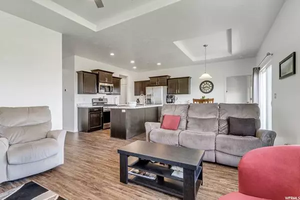 287 SANDSTONE WAY #123, Santaquin, UT 84655