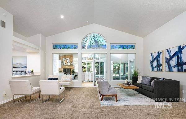 9221 W Riverside Dr, Garden City, ID 83714