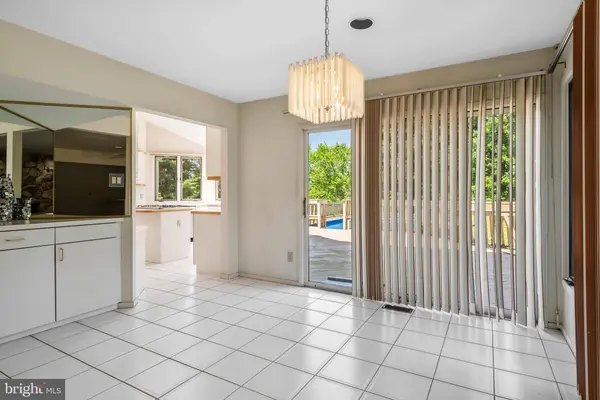 703 WORTHINGTON DR, Moorestown, NJ 08057