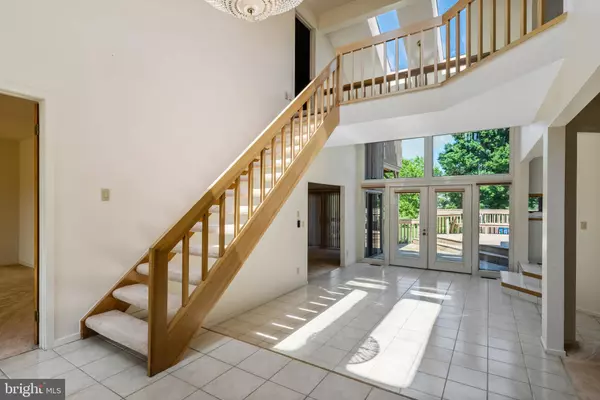 703 WORTHINGTON DR, Moorestown, NJ 08057