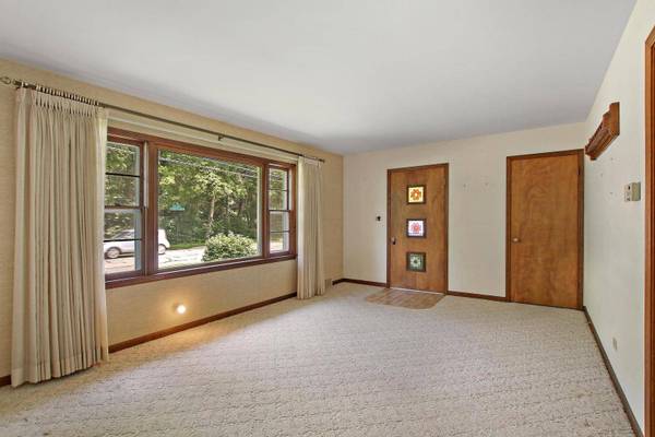 265 Edgewood DR, Algonquin, IL 60102