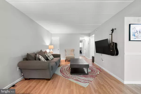 5707 HARPERS FARM RD #B, Columbia, MD 21044