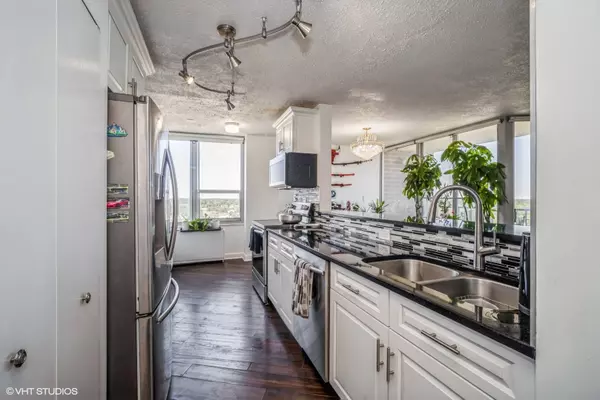 3925 TRIUMVERA DR #A15A, Glenview, IL 60025