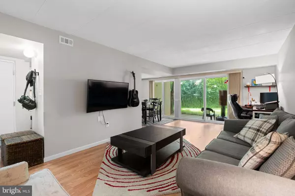 5707 HARPERS FARM RD #B, Columbia, MD 21044