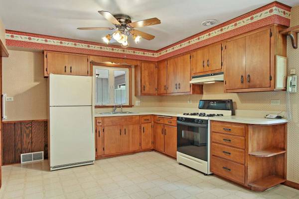 265 Edgewood DR, Algonquin, IL 60102