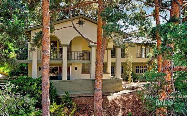 125 E Hearthstone Dr