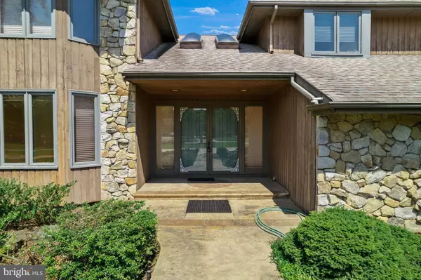 703 WORTHINGTON DR, Moorestown, NJ 08057