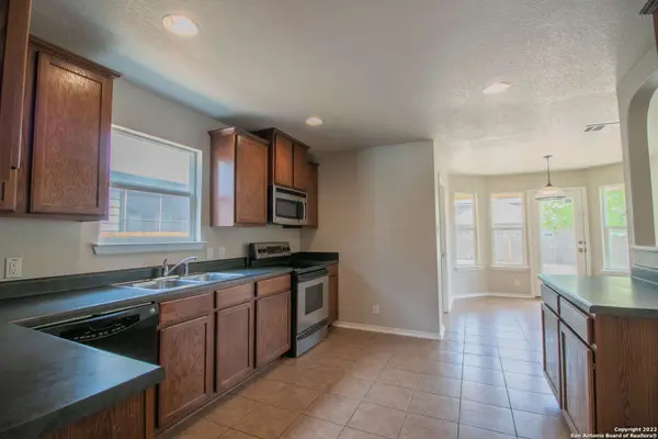 121 ARCADIA PL, Cibolo, TX 78108-3390