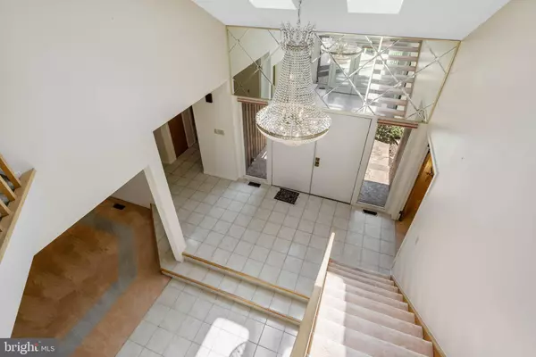 703 WORTHINGTON DR, Moorestown, NJ 08057