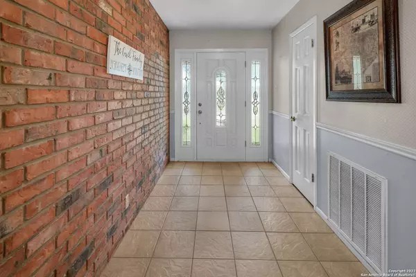 2045 YOSEMITE ST, Pleasanton, TX 78064-1717