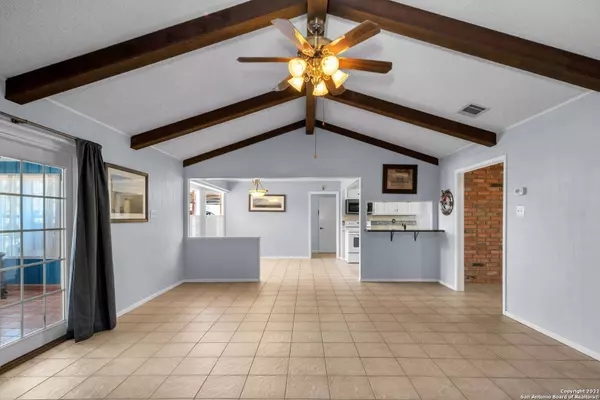 2045 YOSEMITE ST, Pleasanton, TX 78064-1717