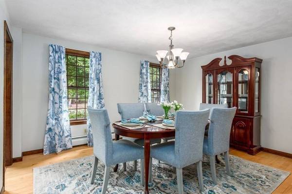 4 Sandalwood Ln, Andover, MA 01810