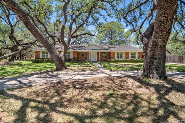 2045 YOSEMITE ST, Pleasanton, TX 78064-1717