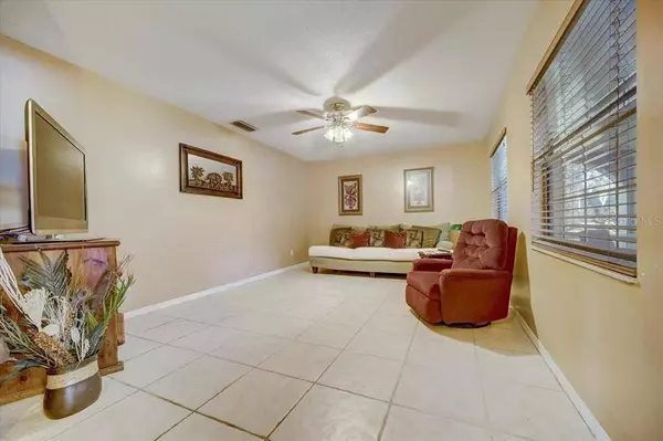 27922 TAMMI DR, Tavares, FL 32778