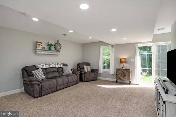 940 VANGUARD DR, Red Hill, PA 18076