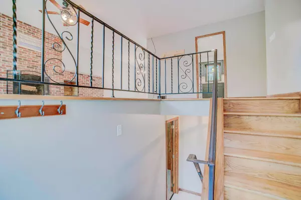 7080 Coachwood RD, Woodbury, MN 55125